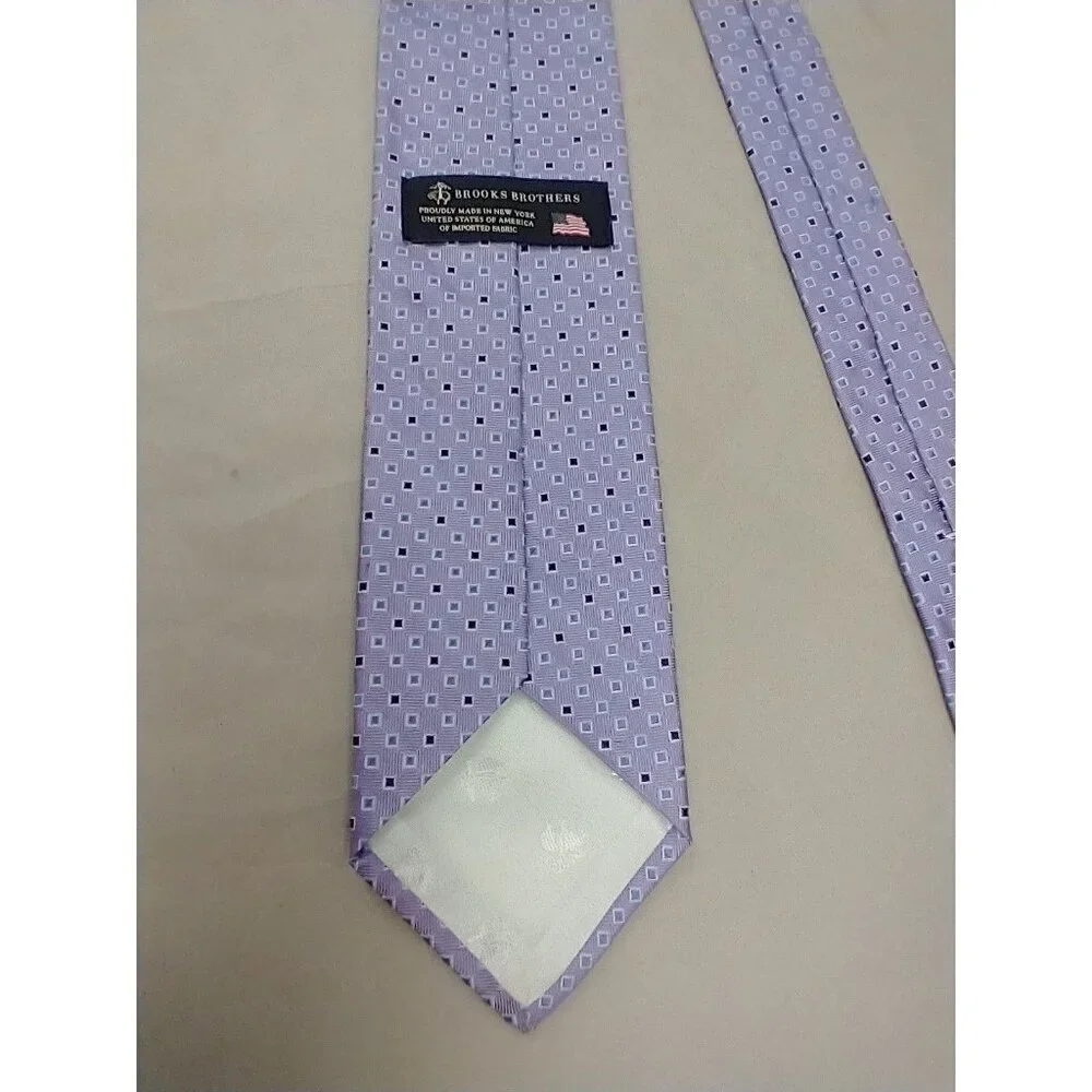 Brooks Brothers Mens Silk Necktie Lavender Blue Geometric‎ Textured Jacquard Tie